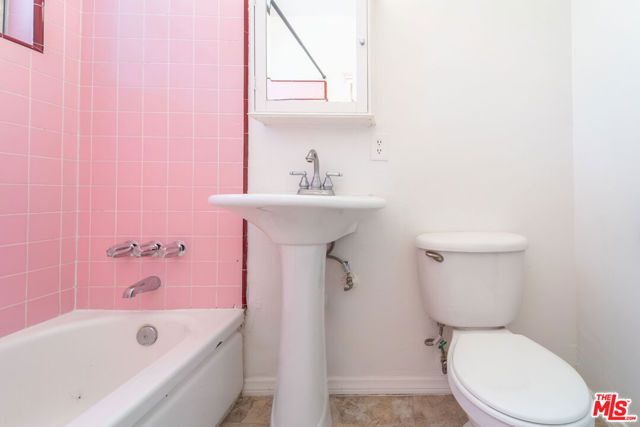 941 N San Vicente Boulevard 1, West Hollywood, CA 90069