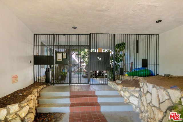 941 N San Vicente Boulevard 1, West Hollywood, CA 90069