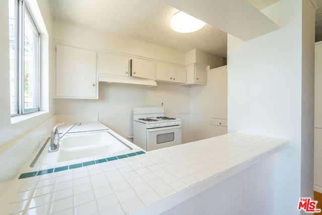 941 N San Vicente Boulevard 1, West Hollywood, CA 90069