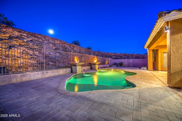 2416 W HAYDUK Road, Phoenix, AZ 85041