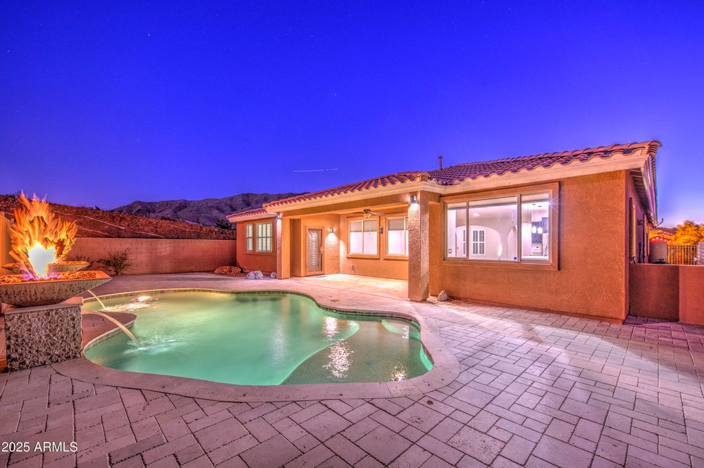 2416 W HAYDUK Road, Phoenix, AZ 85041