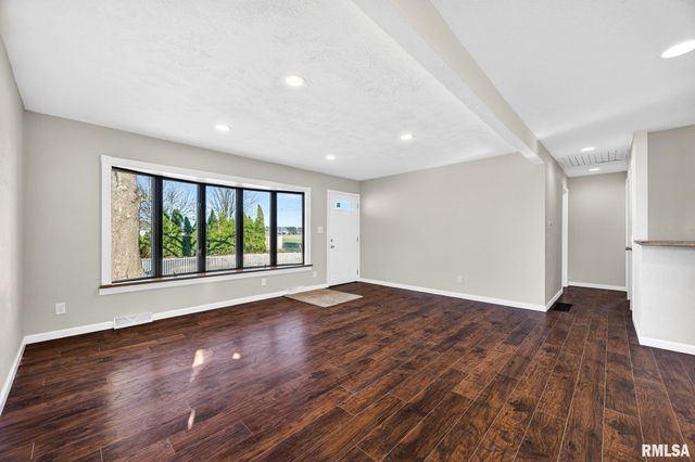 300 N STANLEY Drive, Chillicothe, IL 61523