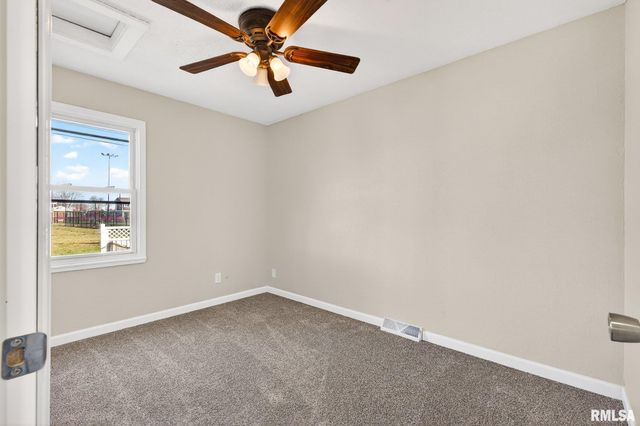 300 N STANLEY Drive, Chillicothe, IL 61523