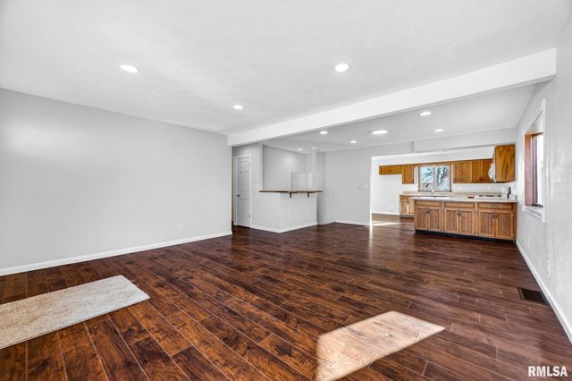 300 N STANLEY Drive, Chillicothe, IL 61523