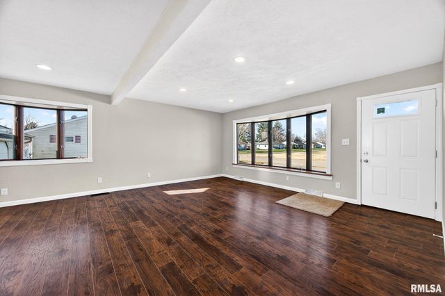 300 N STANLEY Drive, Chillicothe, IL 61523