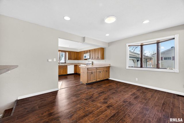 300 N STANLEY Drive, Chillicothe, IL 61523