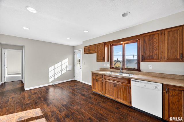 300 N STANLEY Drive, Chillicothe, IL 61523