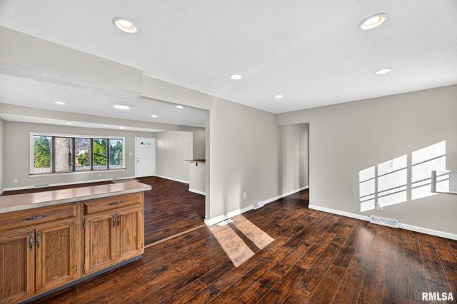 300 N STANLEY Drive, Chillicothe, IL 61523