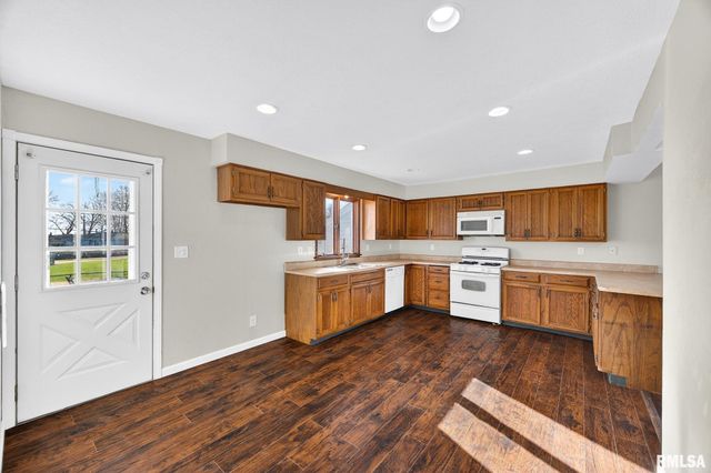 300 N STANLEY Drive, Chillicothe, IL 61523