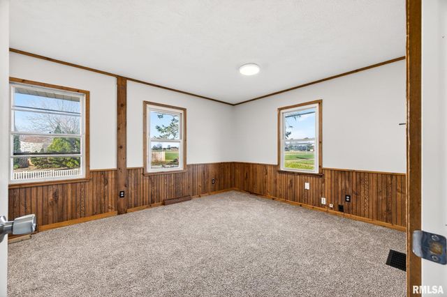 300 N STANLEY Drive, Chillicothe, IL 61523