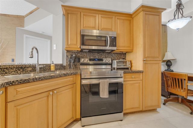 3235 NE 184th Street 11103, Aventura, FL 33160
