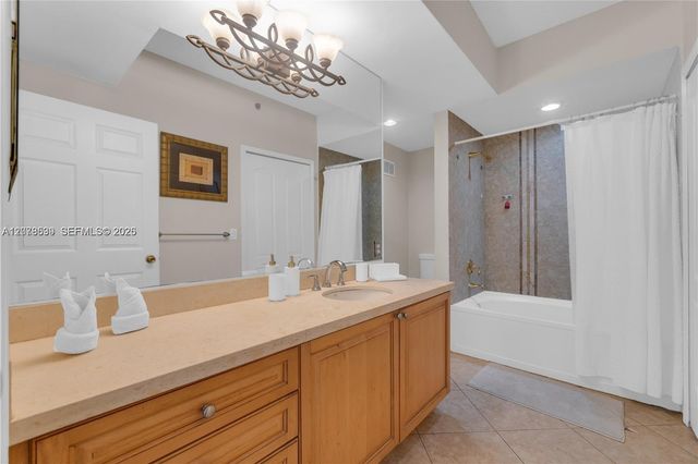 3235 NE 184th Street 11103, Aventura, FL 33160