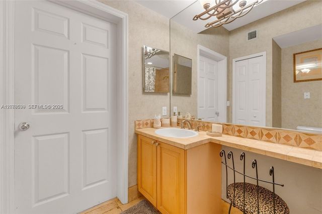 3235 NE 184th Street 11103, Aventura, FL 33160