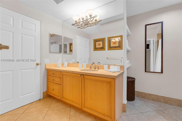 3235 NE 184th Street 11103, Aventura, FL 33160