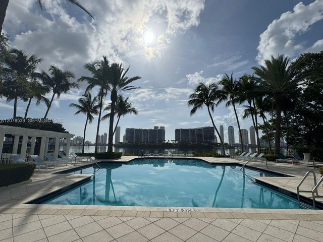 3235 NE 184th Street 11103, Aventura, FL 33160