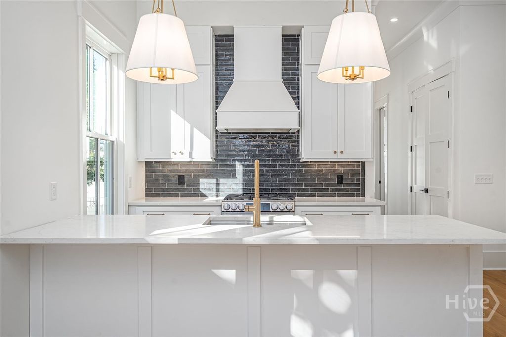 Image 10 of property listing at 312 W 38th Street, Savannah, GA 31401