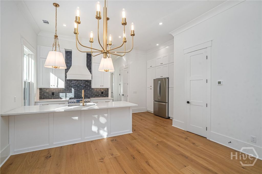 Image 11 of property listing at 312 W 38th Street, Savannah, GA 31401