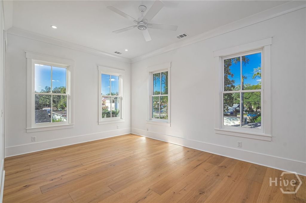 Image 16 of property listing at 312 W 38th Street, Savannah, GA 31401