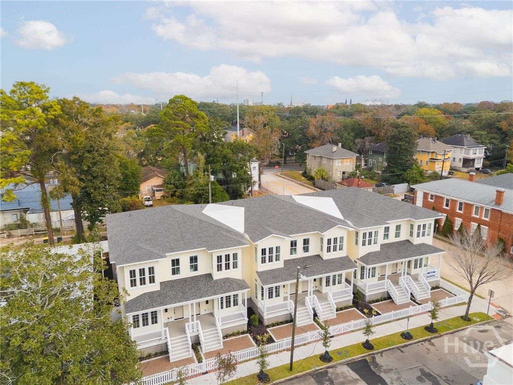 Image 2 of property listing at 312 W 38th Street, Savannah, GA 31401