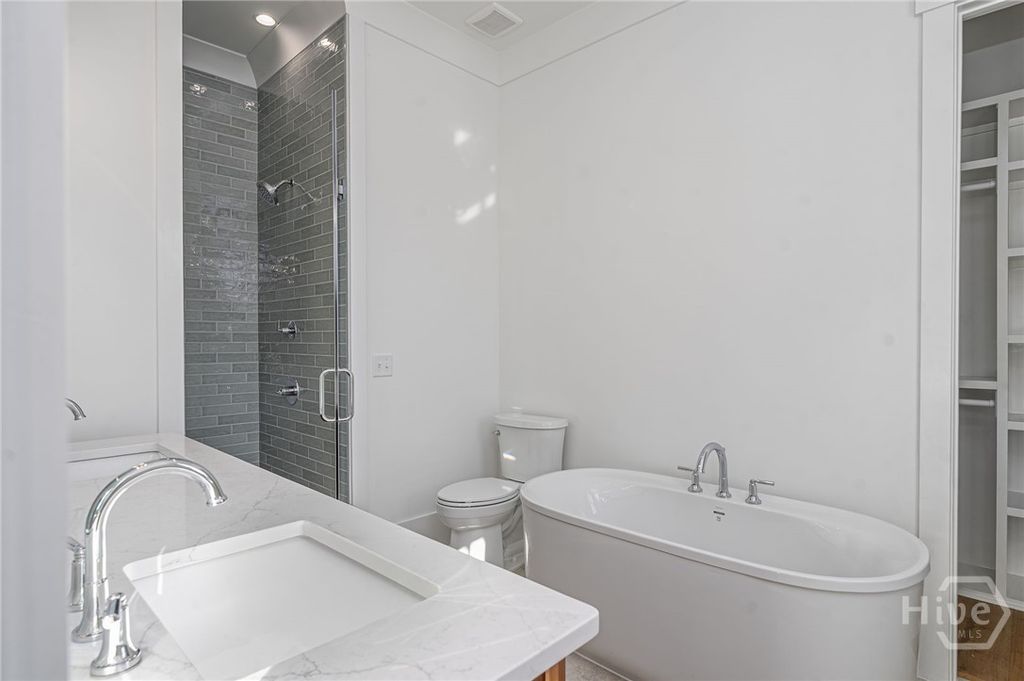 Image 20 of property listing at 312 W 38th Street, Savannah, GA 31401