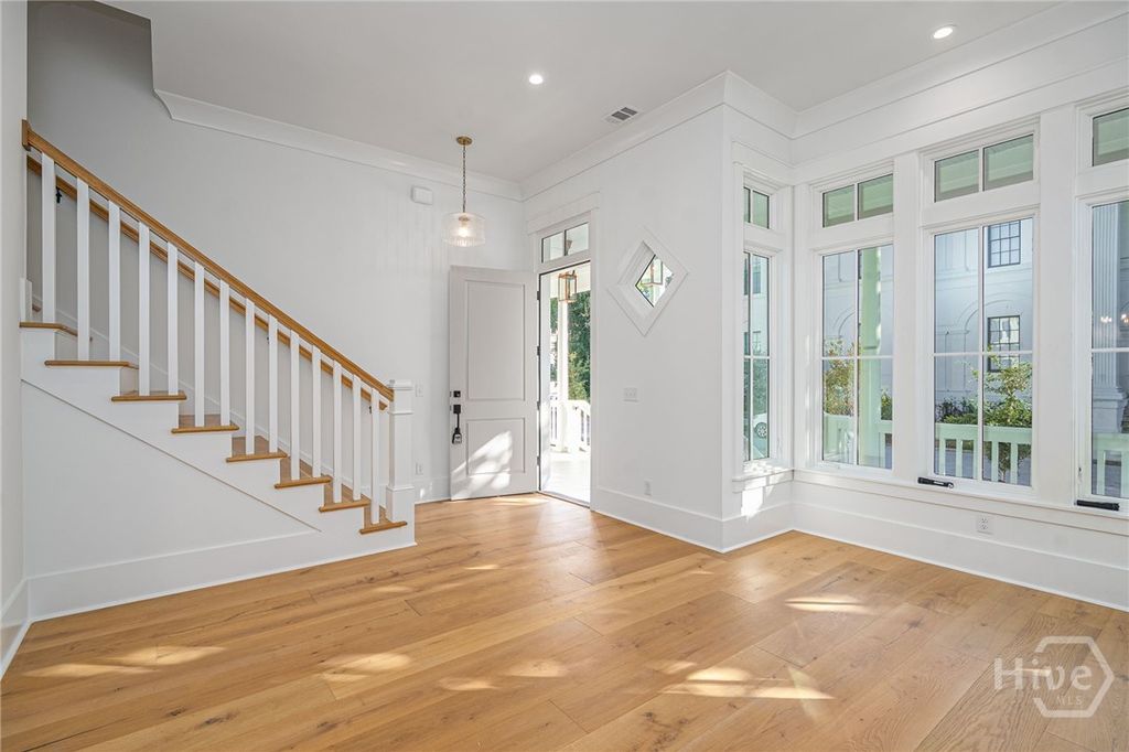 Image 3 of property listing at 312 W 38th Street, Savannah, GA 31401