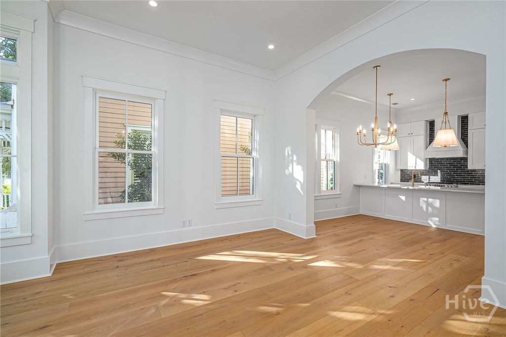 Image 4 of property listing at 312 W 38th Street, Savannah, GA 31401