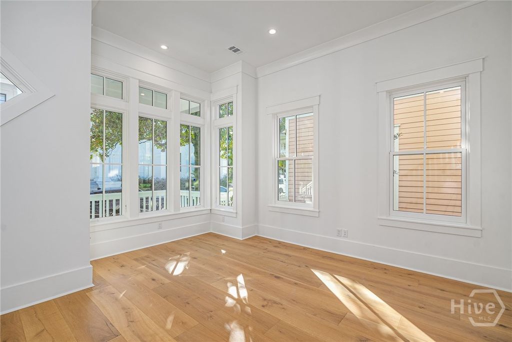 Image 5 of property listing at 312 W 38th Street, Savannah, GA 31401