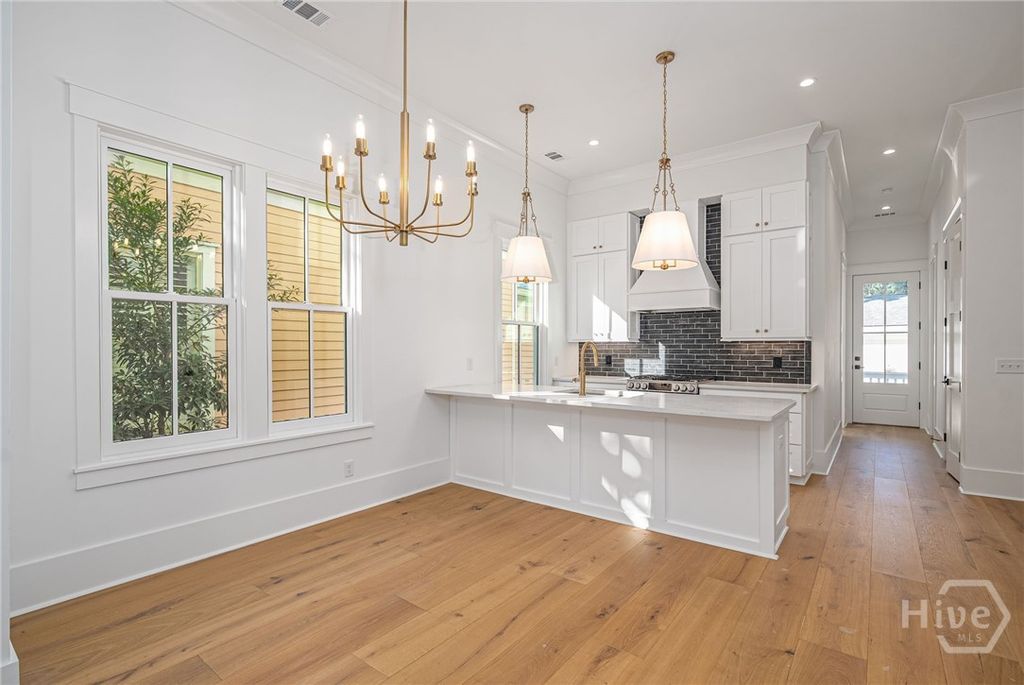 Image 6 of property listing at 312 W 38th Street, Savannah, GA 31401