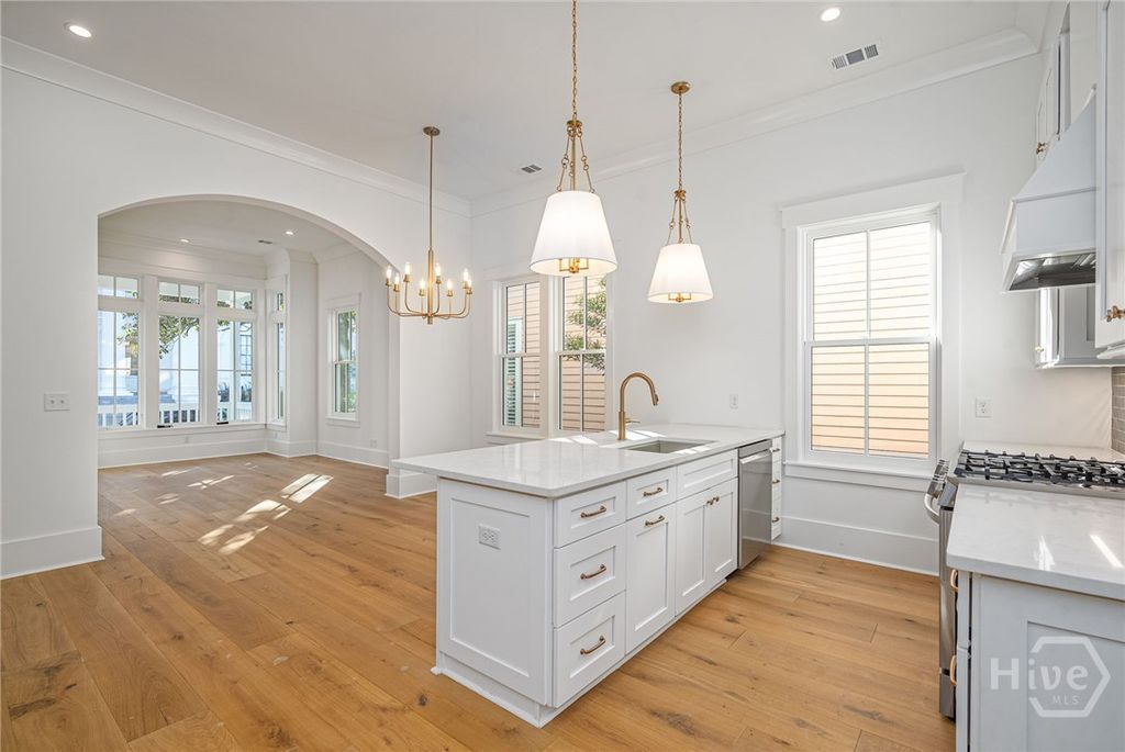 Image 8 of property listing at 312 W 38th Street, Savannah, GA 31401