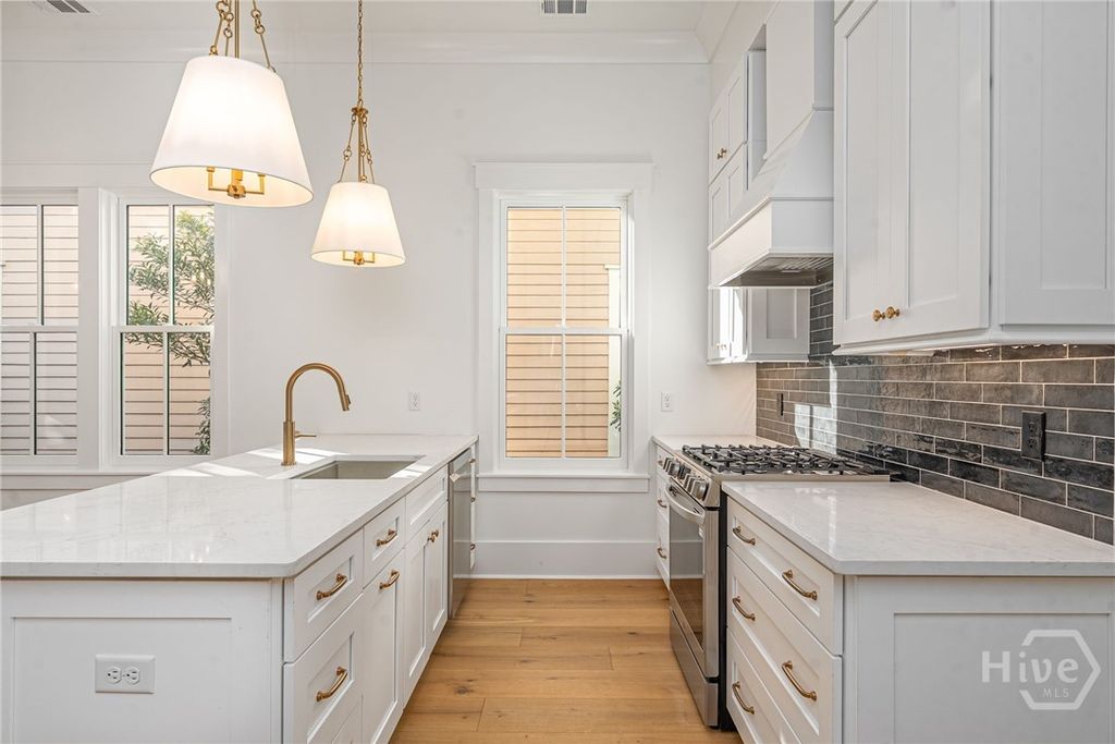 Image 9 of property listing at 312 W 38th Street, Savannah, GA 31401