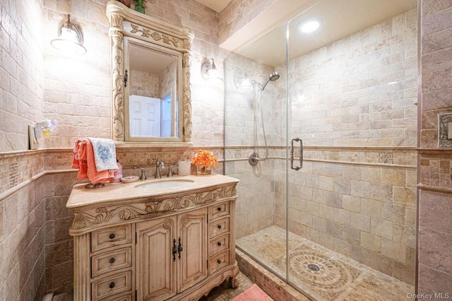 590 S 7th Street, Lindenhurst, NY 11757