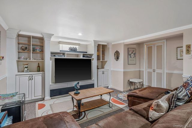 590 S 7th Street, Lindenhurst, NY 11757