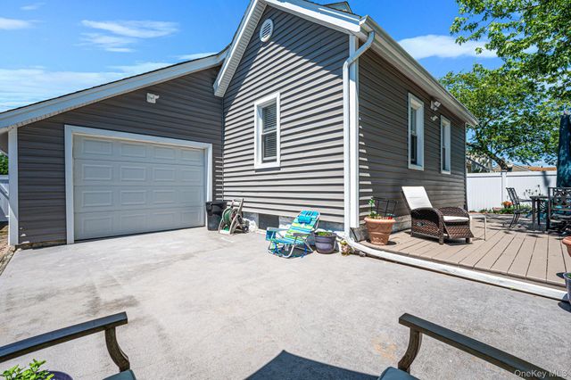 590 S 7th Street, Lindenhurst, NY 11757