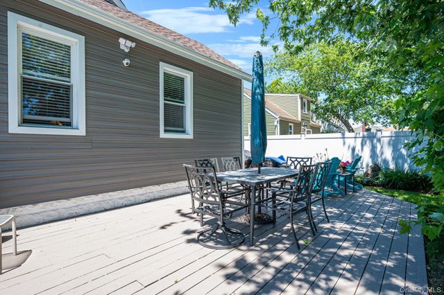 590 S 7th Street, Lindenhurst, NY 11757