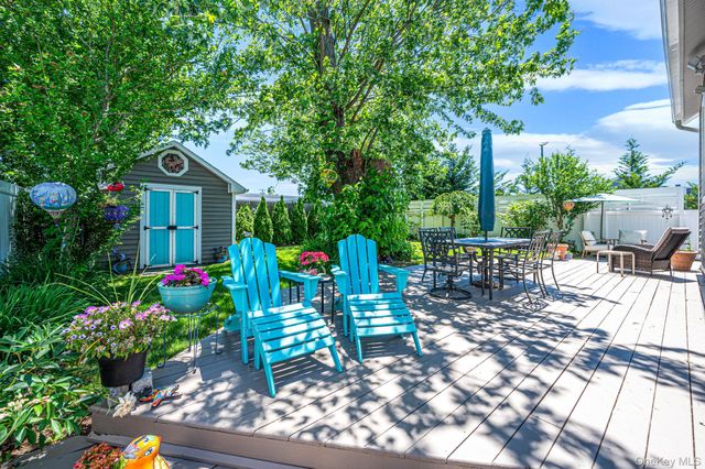 590 S 7th Street, Lindenhurst, NY 11757