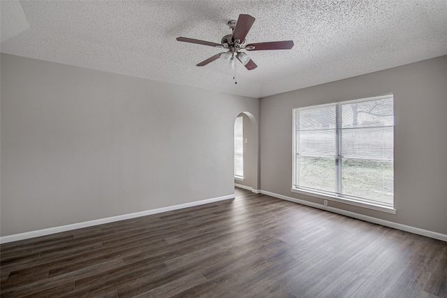 4801 Winesanker Way, Fort Worth, TX 76133