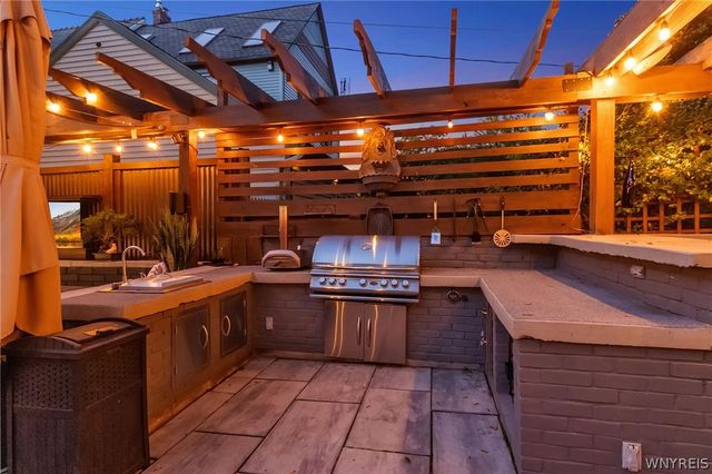 283 Linwood Avenue, Buffalo, NY 14209