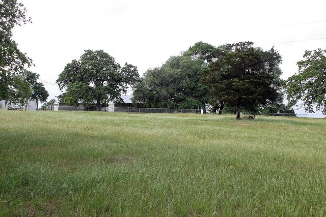 854 Pettytown RD, Red Rock, TX 78662