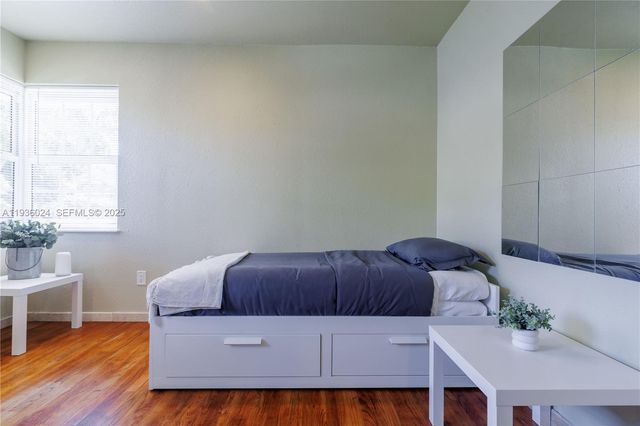 250 NE 48th St, Miami, FL 33137