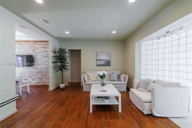 250 NE 48th St, Miami, FL 33137