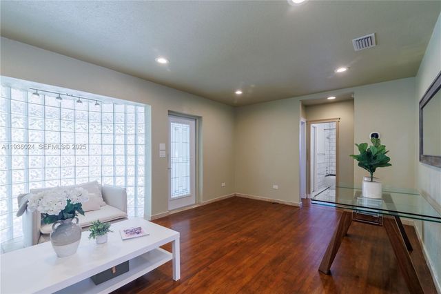 250 NE 48th St, Miami, FL 33137