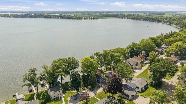 N10524 Howard Avenue, Fox Lake, WI 53933