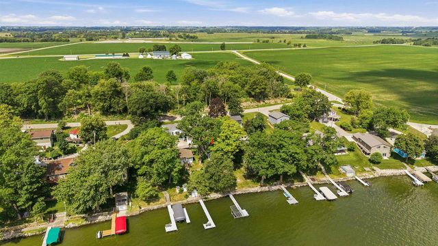 N10524 Howard Avenue, Fox Lake, WI 53933