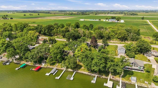 N10524 Howard Avenue, Fox Lake, WI 53933