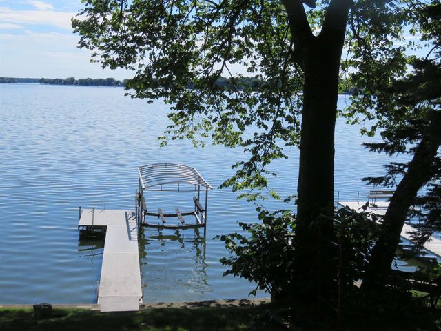 N10524 Howard Avenue, Fox Lake, WI 53933