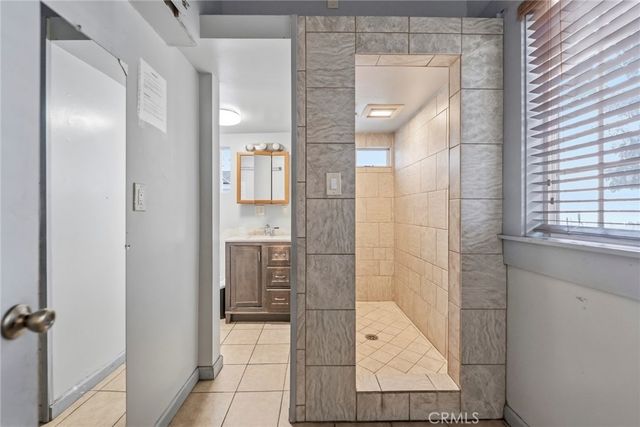 1545 Cambria, Los Angeles, CA 90017