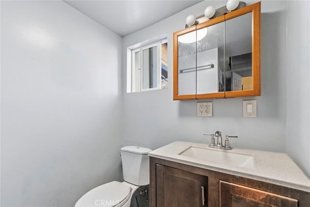 1545 Cambria, Los Angeles, CA 90017