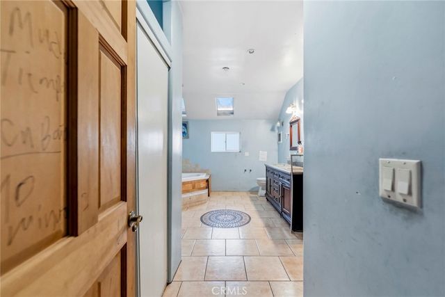 1545 Cambria, Los Angeles, CA 90017