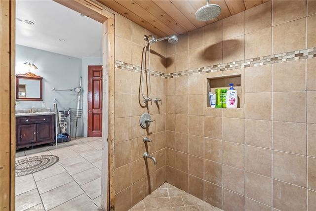 1545 Cambria, Los Angeles, CA 90017