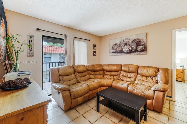 9732 Hammocks Blvd 203-17, Miami, FL 33196
